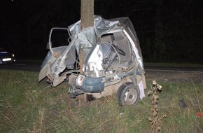 Polizeiinspektion Nienburg / Schaumburg: POL-STH: Polizei sucht flüchtigen Fahrer nach spektakulärem Verkehrsunfall