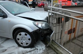 Polizei Mettmann: POL-ME: Korrekturmeldung zu: "Bei Wendemanöver: 69-Jährige kollidiert mit Gegenverkehr" - Velbert - 2312083