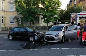 Polizeipräsidium Koblenz: POL-PPKO: Verkehrsunfall mit zwei Verletzten - Zeugen gesucht