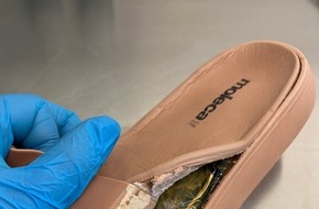 Zollfahndungsamt Essen: ZOLL-E: Kokain in Lutschern - Zollhunde enttarnen 68-J&auml;hrigen mit 9 Kilogramm Rauschgift