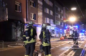 Feuerwehr Dortmund: FW-DO: 04.10.2021 - FEUER IN KÖRNE Brennender Sperrmüll in Hofdurchfahrt