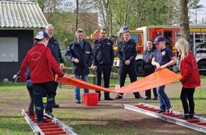 Feuerwehr Bremerhaven: FW Bremerhaven: Kinderfeuerwehr Weddewarden richtet erstmals die Abnahme der Kinderflamme aus