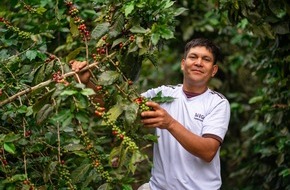 Max Havelaar-Stiftung (Schweiz): Medienmitteilung: Die Schweiz bleibt Spitzenreiterin beim Kauf von Fairtrade-Produkten