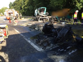 FW-AR: LKW-Unfall auf der BAB 445 bei Neheim fordert zwei Schwerstverletzte