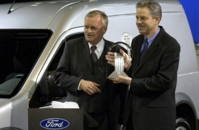 Ford-Werke GmbH: "International Van of the Year"-Trophäe und Design-Auszeichnung für
Ford Transit Connect