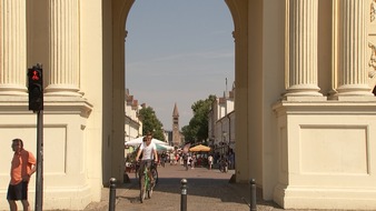 ZDF: "Potsdam - Preußenpracht und Plattenbau: ZDF-Doku porträtiert am Tag der Deutschen Einheit die Landeshauptstadt Brandenburgs zwischen gestern und heute (FOTO)