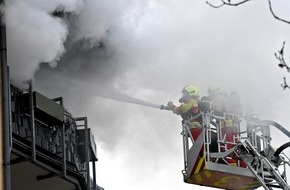 Feuerwehr Heiligenhaus: FW-Heiligenhaus: Wohnungsbrand fordert Feuerwehr für mehrere Stunden