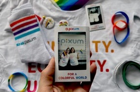 Pixum: For a colorful World: Pixum erstmals beim CSD in Köln dabei