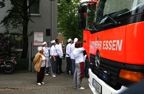 Feuerwehr Essen: FW-E: Feuer in Mehrfamilienhaus in Essen-Kray