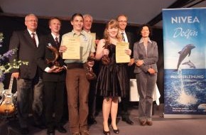 DLRG - Deutsche Lebens-Rettungs-Gesellschaft: NIVEA Delfin Preis für Lebensretter in Hamburg verliehen /
Außergewöhnlicher Mut bewahrte Leben (mit Bild)