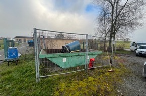 Polizeipräsidium Heilbronn: POL-HN: Zeugen nach Unfallflucht gesucht, Gewässerverunreinigung - Zeugenaufruf