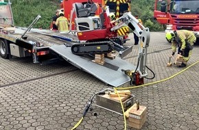 Feuerwehr Stolberg: FW-Stolberg: Personenrettung aus Bagger