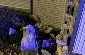 Polizei Aachen: POL-AC: Alleinunfall in Stolberg - Mann fährt mit Auto gegen Mauer