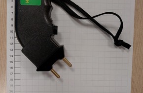 Bundespolizeidirektion Sankt Augustin: BPOL NRW: Verbotener Elektroschocker im Gepäck entdeckt - Bundespolizei stellt Waffe sicher