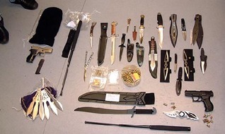 Polizeipräsidium Mittelfranken: POL-MFR: (681) Bewaffneten Dealer festgenommen - Bildveröffentlichung