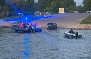 Feuerwehr Neuss: FW-NE: Havarie auf dem Rhein | Technischer Defekt führt zur Manövrierunfähigkeit eines Sportbootes