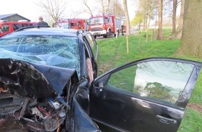 Polizeiinspektion Stade: POL-STD: 22-jährige Autofahrerin bei Unfall in der Gemarkung Blumenthal schwer verletzt