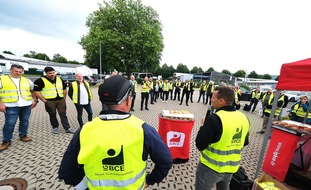 IGBCE Nord: Tarifaktion bei ContiTech: 100 Beschäftigte demonstrieren für Tarifforderungen