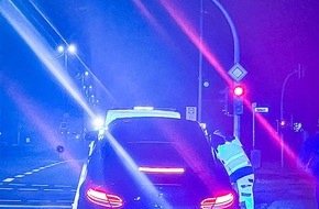 Polizei Duisburg: POL-DU: Alt-Hamborn: Fahranf&auml;ngerin mit Auto ohne Versicherungsschutz unterwegs - Anzeige