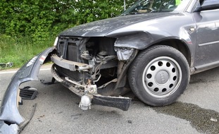 Kreispolizeibehörde Herford: POL-HF: Volvo und Audi stoßen zusammen - Zwei Personen leicht verletzt