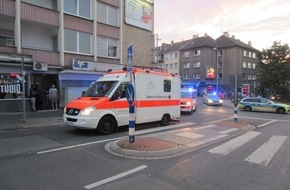 Feuerwehr Mülheim an der Ruhr: FW-MH: Kleinkind stürzt aus einem Obergeschoss - Fußgänger leistet erste Hilfe

Kurz vorher brennt Bahnschwelle über der Ruhr