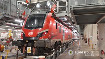 Bundespolizeidirektion München: Bundespolizeidirektion München: Arbeitsunfall in Pasing 52-jähriger DB-Mitarbeiter leicht verletzt