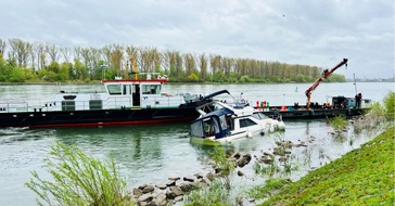 Polizeipräsidium Einsatz, Logistik und Technik: PP-ELT: Gesunkenes Sportboot in Speyer