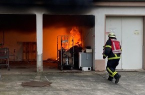 Feuerwehr Dortmund: FW-DO: Dortmund Mitte Feuer im Hinterhof