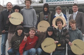 Bavaria Film GmbH: 8. Bavaria Jugendfilmfestival in der Filmstadt Geiselgasteig / Staatssekretär Bernd Sibler ehrt junge Filmemacher