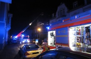 Feuerwehr Mülheim an der Ruhr: FW-MH: Wohnung durch Schornsteinbrand verraucht. Einsatz in den frühen Morgenstunden.