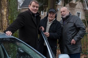 ZDF: Volker Schlöndorff verfilmt "Der namenlose Tag" für das ZDF / Friedrich-Ani-Krimi mit Thomas Thieme, Devid Striesow und Ursina Lardi (FOTO)