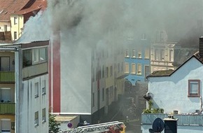Polizeidirektion Pirmasens: POL-PDPS: Brand eines Mehrfamilienhauses mit schwerverletzter Frau