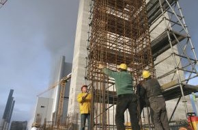 BG BAU Berufsgenossenschaft der Bauwirtschaft: Braunkohlekraftwerk Boxberg: Arbeitssicherheit für die Beschäftigten - Herausforderung auf der Riesenbaustelle