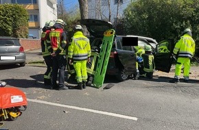Feuerwehr und Rettungsdienst Bonn: FW-BN: Verkehrsunfall in Ippendorf - Eine Person wurde verletzt