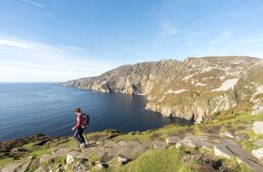 Irland Information Tourism Ireland: Sicher Solo-Reisen auf der grünen Insel / Alleinreisenden Frauen bietet Irland beste Voraussetzungen - nicht nur am Weltfrauentag