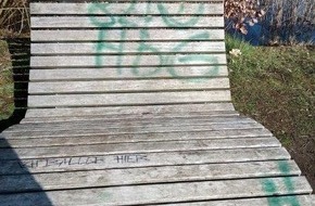 Polizeiinspektion Celle: POL-CE: Hermannsburg - Graffitisprayer verunstalten Holzbänke und Wege im Örtzepark