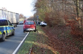 Kreispolizeibehörde Höxter: POL-HX: Pkw gerät in die Leitplanken und überschlägt sich 37696 Marienmünster, B239, Freitag, 04.12.2020, 13:30 Uhr