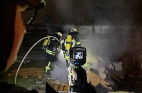 Kreisfeuerwehrverband Neunkirchen: FW LK Neunkirchen: Arbeitsreiche Silvesternacht f&uuml;r die Feuerwehren im Landkreis Neunkirchen