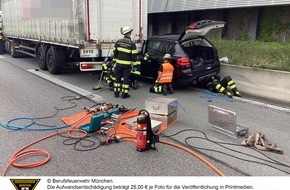 Feuerwehr München: FW-M: Auffahrunfall (Fröttmaning)