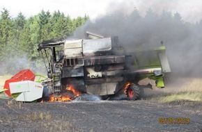 Polizeiinspektion Emsland/Grafschaft Bentheim: POL-EL: Wietmarschen/Lohne - Mähdrescher in Brand