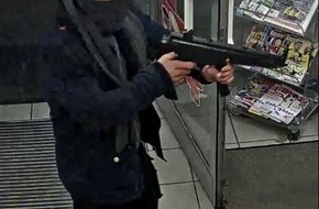 Kreispolizeibehörde Siegen-Wittgenstein: POL-SI: Nach Raub auf Tankstelle: Ermittler veröffentlichen Fotos des Tatverdächtigen
