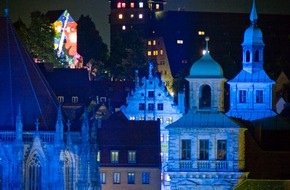 Congress- und Tourismus-Zentrale Nürnberg: Nürnberg wird Blau / Freiheitsfackeln und Barrikaden bei der Kulturnacht