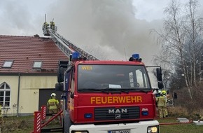 Feuerwehr Dresden: FW Dresden: Großbrand in Dresden-Rossendorf - Starke Rauchentwicklung