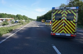 Feuerwehr Ratingen: FW Ratingen: 21.05.20 Tödlicher Motorradunfall auf der A3/Kabelbrand in Ratingen-West