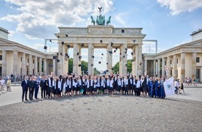 Asklepios Medical School GmbH: Absolvent:innen des 13. Jahrgangs des Asklepios Campus Hamburg der Semmelweis Universität erhalten Abschlussdiplome