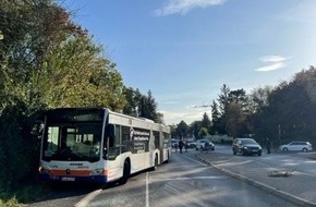 Wiesbaden (KvD) - Polizeipräsidium Westhessen: POL-WI-KvD: Fußgängerin bei Verkehrsunfall schwer verletzt