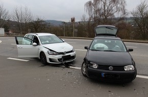 Polizeidirektion Kaiserslautern: POL-PDKL: Verkehrsunfall an Einmündung, 2 Personen verletzt, 10.000,-- Euro Sachschaden