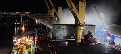 Feuerwehr Bremerhaven: FW Bremerhaven: Weiteres zum Feuer auf dem Stückgutfrachter