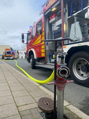 FW-Velbert: Brand in einem Firmengebäude am Rosenkamp