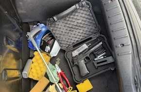 Bundespolizeiinspektion Flensburg: BPOL-FL: Autofahrer mit falschem Führerschein kontrolliert; Softairwaffe in Kofferraummulde